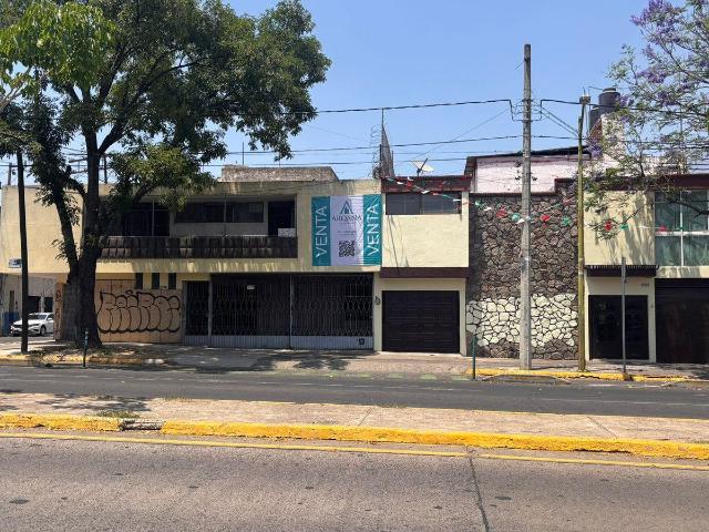 CASAS EN VENTA, ESQUINA AVENIDA LA PAZ Y ESCORZA