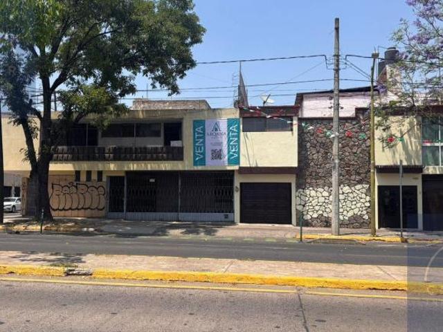 CASAS EN VENTA, ESQUINA AVENIDA LA PAZ Y ESCORZA