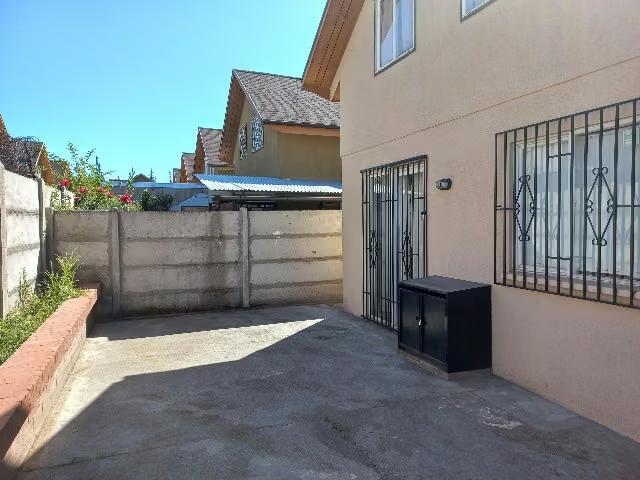 Casas en arriendo en Talca | Arriendo Casa 4D/2B Frente U. De Talca Salida Norte 4 dormitorios por CLP 550000.00