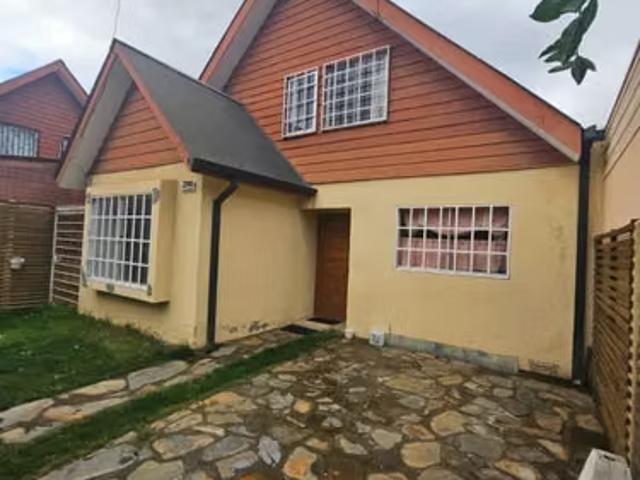 Casas en arriendo en talca | casa se arrienda casa semiamoblada en hacienda las rastras 3 dormitorios por clp 500000.00