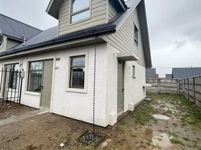 Casas en arriendo en talca | nueva y amplia casa con excelente ubicación 3 dormitorios por clp 420000.00