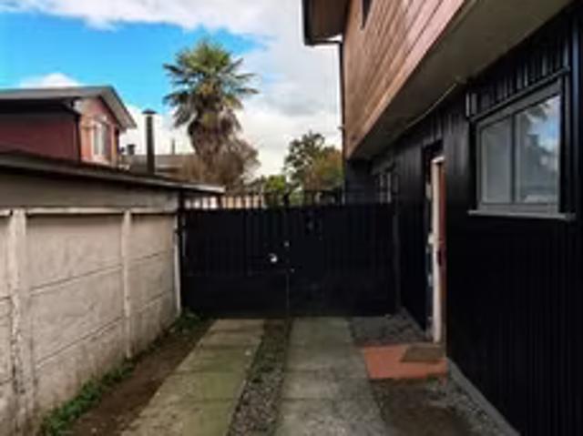 Casas en arriendo en Valdivia | Gran propiedad comercial en Valdivia! 4 dormitorios por CLP 1200. 00