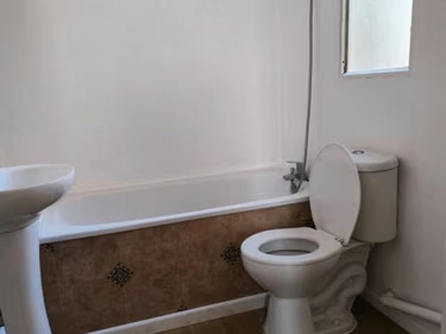 Casas en arriendo en Valparaíso | Arriendo Casa Interior con estacionamiento, Playa Ancha 1 dormitorios por CLP 320000.00