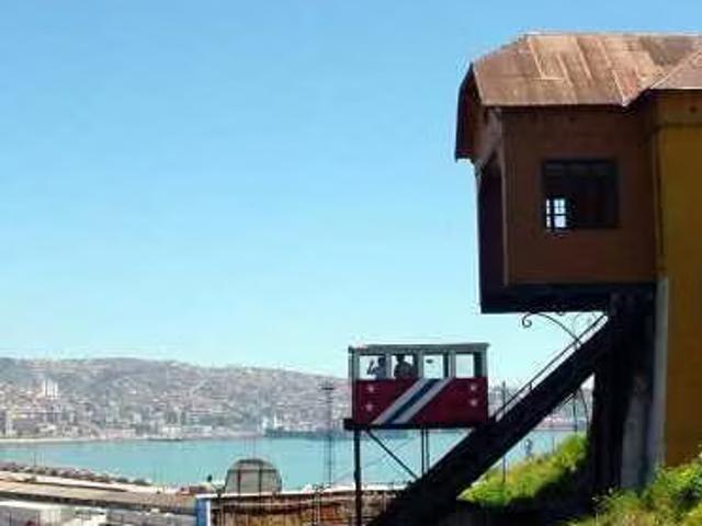 Casas en arriendo en Valparaíso | A minutos del plan casa amplia C1D 1840 dormitorios por CLP 600000.00