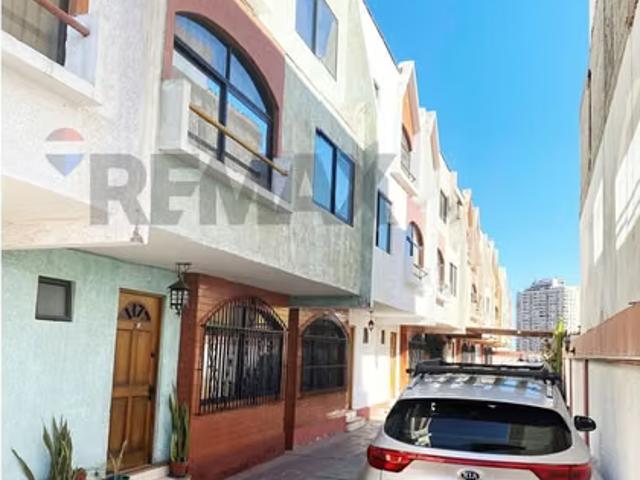 Casas en arriendo en Antofagasta | En condominio calle uribe casa en arriendo 5 dormitorios por CLP 1200. 00