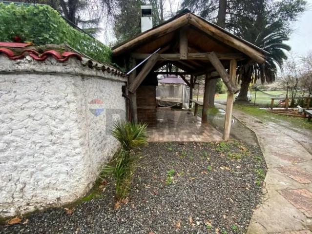 Casas en arriendo en Buin | Pub restaurante con patente de alcoholes 8 dormitorios por CLP 8000. 00