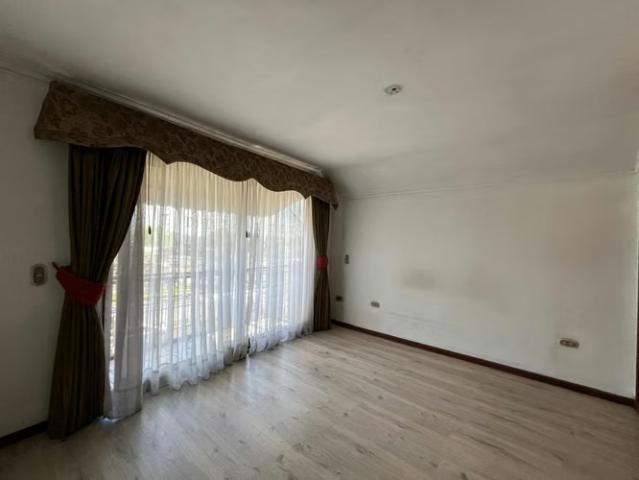 Casas en arriendo en Concepción | Casa amplia, sector residencial, Pedro de Valdivia. 4 dormitorios por CLP 1099. 00