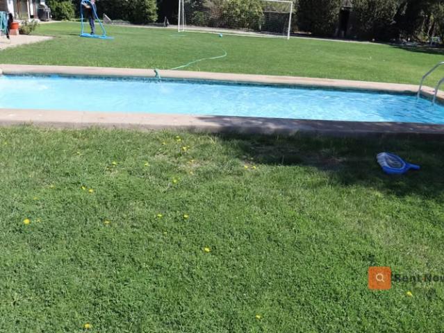 Casas en arriendo en Colina | Casa 284m² + Casa Interior 45m², El Algarrobal II 4 dormitorios por CLP 2300. 00