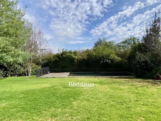 Casas en arriendo en Colina | Casa en arriendo de 5 dorm. En Laguna Piedra Roja 5 dormitorios por CLF 70.00