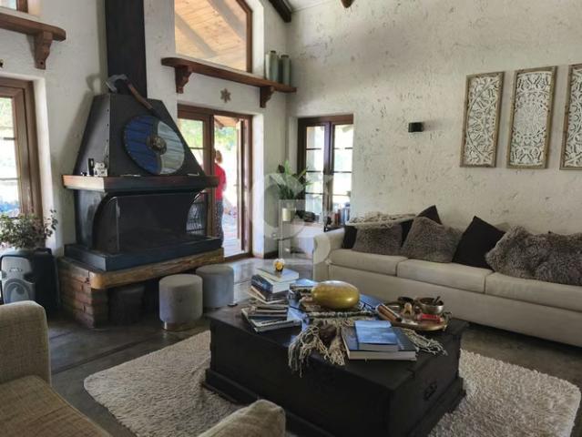 Casas en arriendo en Colina | Casa estilo chilena en Colina 5 dormitorios por CLP 2000. 00
