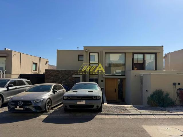 Casas en arriendo en Colina | Arriendo Chicureo 5 dormitorios por CLP 2500. 00