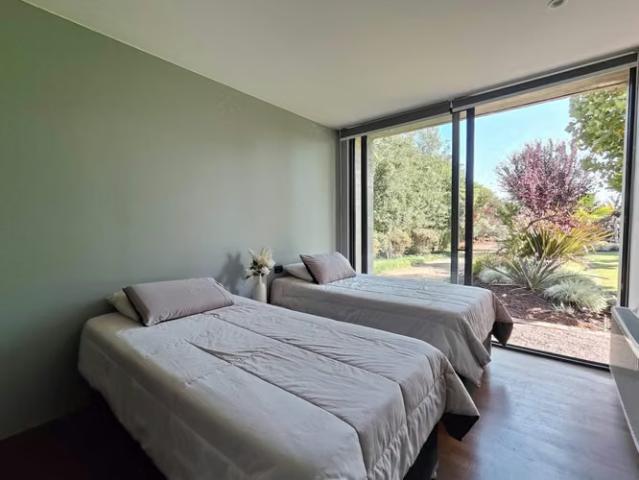 Casas en arriendo en colina | elegancia con minimalismo viñas de chicureo ultima unidad 5 dormitorios por clf 99.00