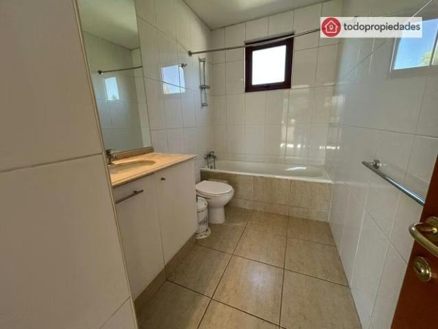 Casas en arriendo en Colina | Exclusiva casa en Condominio Piedra Roja 5 dormitorios por CLF 90.00