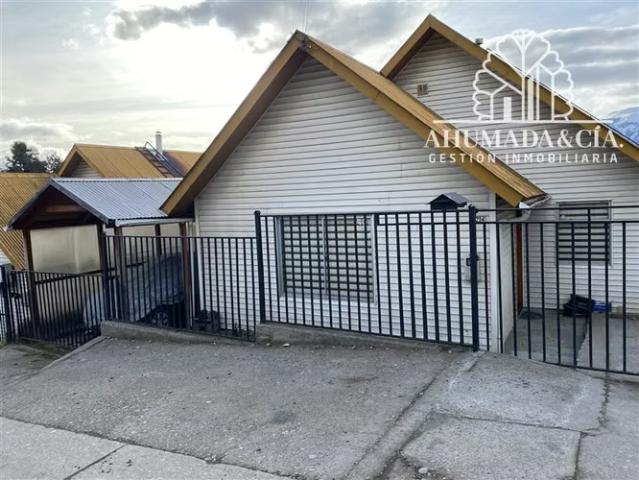 Casas en arriendo en Coyhaique | Casa en arriendo de 4 dorm. En Coihaique 4 dormitorios por CLP 675000.00