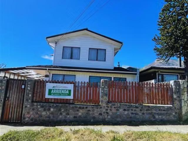 Casas en arriendo en Coyhaique | Casa en arriendo de 6 dorm. En Coihaique 6 dormitorios por CLP 1400. 00