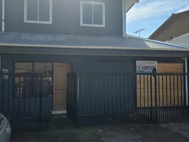 Casas en arriendo en curicó | se arrienda amplia casa de 3 habitaciones completamente remodelada 3 dormitorios por clp 460000.00