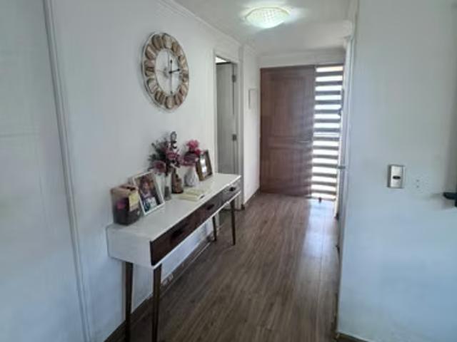 Casas en arriendo en huechuraba | casa a pasos del colegio san francisco javier 3 dormitorios por clp 1400. 00
