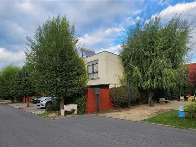 Casas en arriendo en Huechuraba | Casa en arriendo de 5 dorm. En Huechuraba 5 dormitorios por CLP 1290. 00