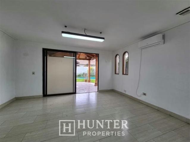 Casas en arriendo en La Reina | Casa en arriendo de 4D y 4B. En La Reina apto uso comercial. 4 dormitorios por CLF 122.00