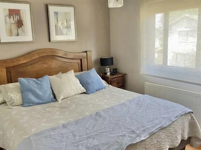 Casas en arriendo en La Reina | Remodelada en condominio seguro, 4D, 3B+serv, impecable 5 dormitorios por CLF 53.00