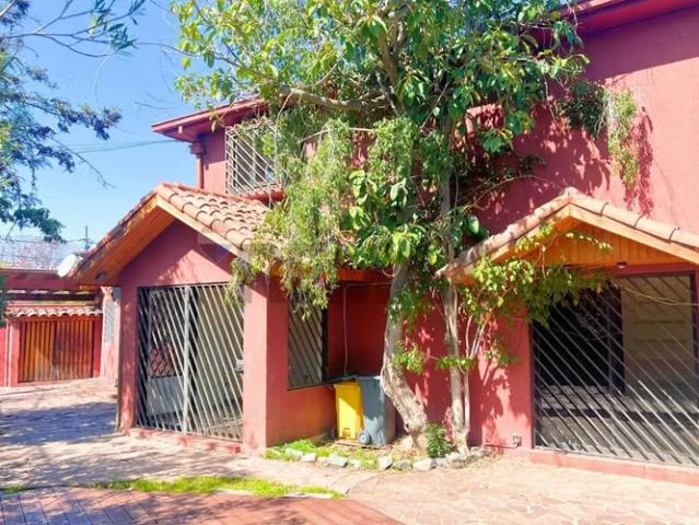 Casas en arriendo en Las Condes | Casa 2 pisos, 4d 2b, van dyck, la reina 4 dormitorios por CLP 1800. 00