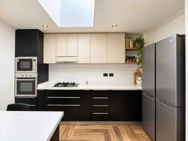 Casas en arriendo en Las Condes | Casa 4D+ estudio y jardín. 1829 dormitorios por CLP 2100. 00