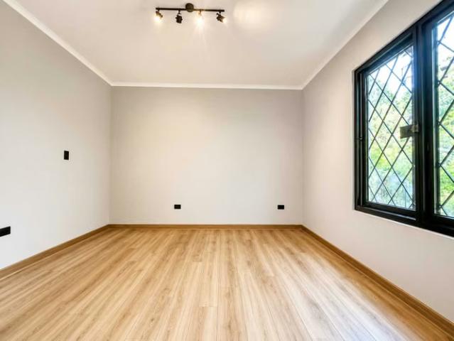 Casas en arriendo en Las Condes | Casa Arriendo EL Golf, Remodelada! 1444 dormitorios por CLF 100.00