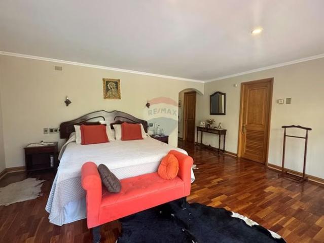 Casas en arriendo en Las Condes | Hermosa casa sector quinchamalí 5d+4b piscina 5 dormitorios por CLF 115.00