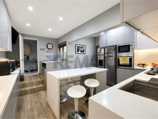 Casas en arriendo en Las Condes | Remodelada san carlos apoquindo 5d+5b+piscina 5 dormitorios por CLP 4000. 00