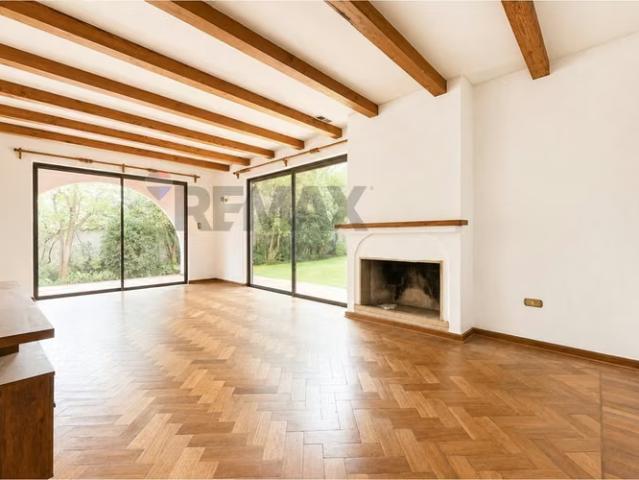 Casas en arriendo en Las Condes | San damián 5d + 4b + piscina + estar + servicios 5 dormitorios por CLP 3500. 00