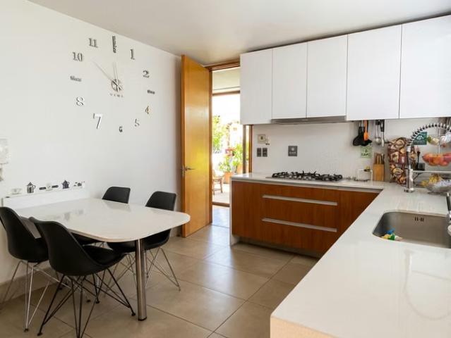 Casas en arriendo en Lo Barnechea | Condominio Quillayes de La Dehesa 5 dormitorios por CLF 95.00