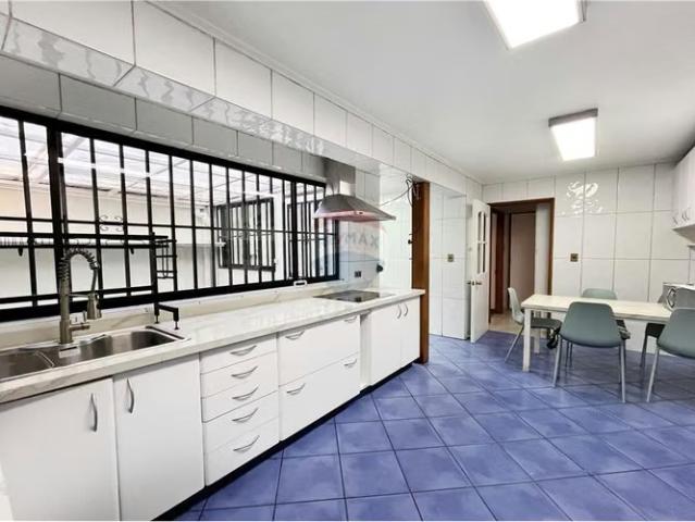 Casas en arriendo en Lo Barnechea | Linda casa cercana mall vivo, colegio newland 5 dormitorios por CLF 90.00
