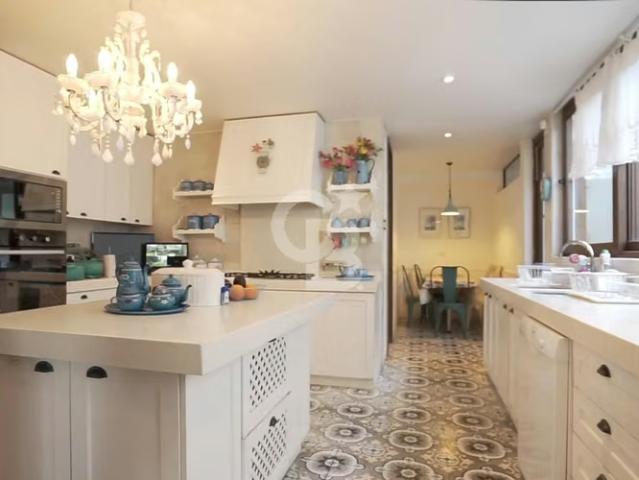 Casas en arriendo en Lo Barnechea | Venta. Casa a pasos colegio Everest, Los Trapenses. 5 dormitorios por CLP 5500. 00
