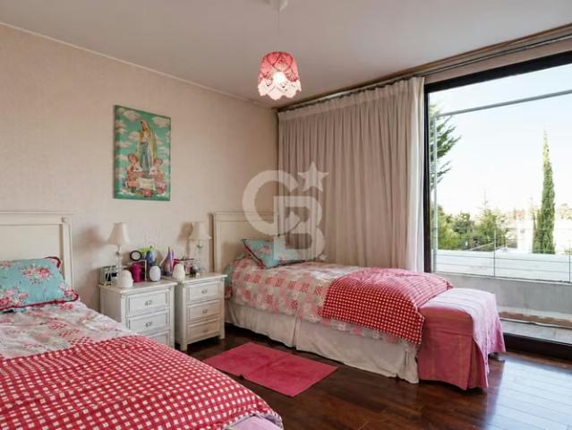 Casas en arriendo en Lo Barnechea | Venta. Casa a pasos colegio Everest, Los Trapenses. 5 dormitorios por CLP 5500. 00