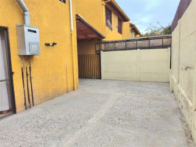 Casas en arriendo en maipú | amplia casa de dos pisos en sector residencial de maipu 3 dormitorios por clp 650000.00