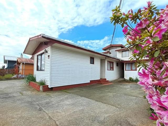 Casas en arriendo en Osorno | Arriendo Casa para Hostal, 13D/7B, Cercano a Clínica Alemana 13 dormitorios por CLP 1500. 00