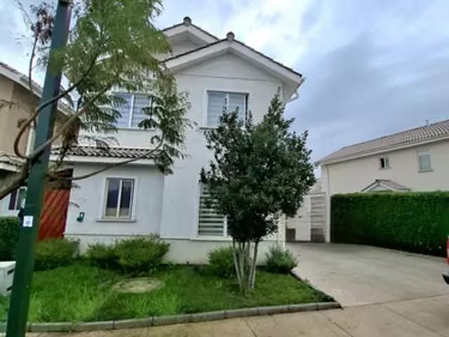 Casas en arriendo en Padre Hurtado | Arriendo casa en Padre Hurtado — Condominio con CCTV 3 dormitorios por CLP 1100. 00