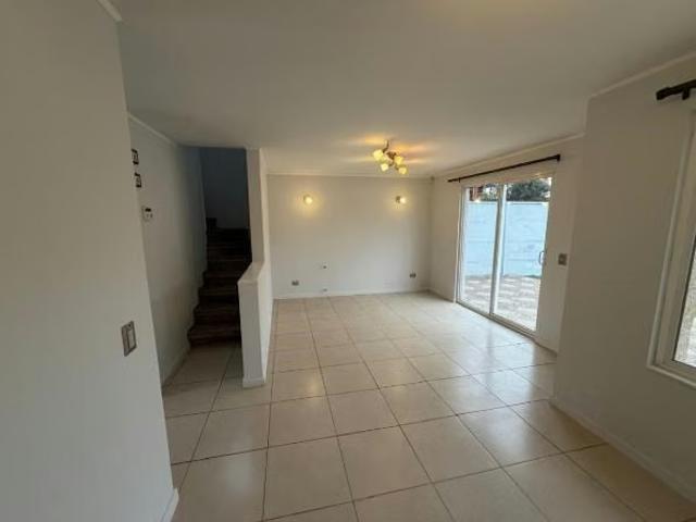 Casas en arriendo en Peñaflor | CASA Condominio VAlle de Miraflores 4 dormitorios por CLP 760000.00