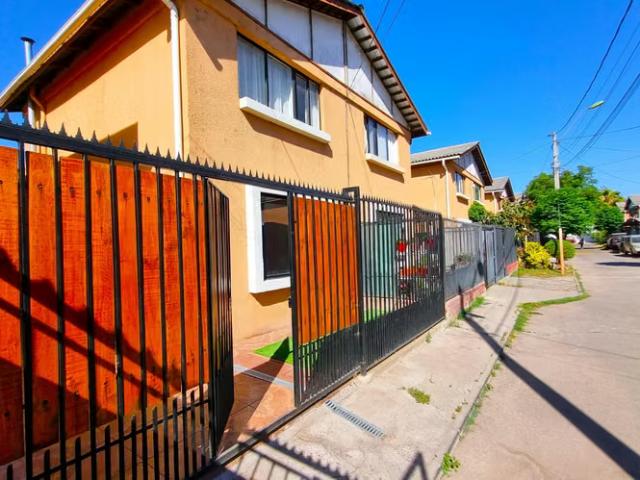 Casas en arriendo en Peñaflor | Linda y amplia casa de 2 pisos, 3 dormitorios, Villa Los Álamos, Peñaflor 3 dormitorios por CLP 450000.00