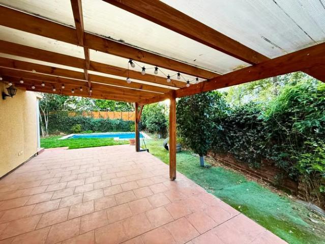 Casas en arriendo en Peñalolén | Amplia, cómoda y acogedora casa en Condominio de Peñalolén 5 dormitorios por CLP 1750. 00