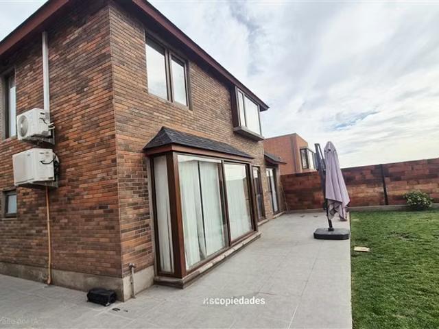 Casas en arriendo en Peñalolén | Casa en arriendo de 3 dorm. 2 baños en Peñalolén 3 dormitorios por CLP 1650. 00