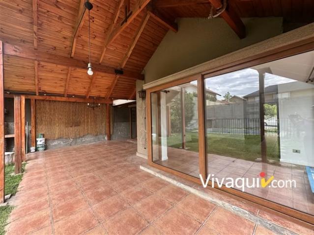Casas en arriendo en Peñalolén | Casa en arriendo de 6 dorm. En Peñalolén 6 dormitorios por CLF 53.00