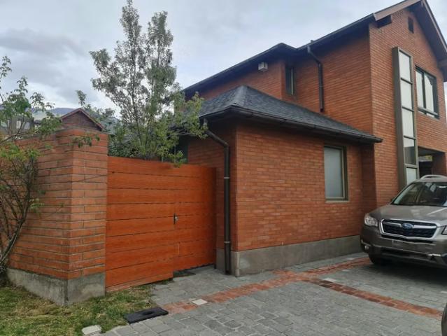 Casas en arriendo en Peñalolén | EXC. Casa en condominio las pircas peñalolen 1832 dormitorios por CLP 1800. 00