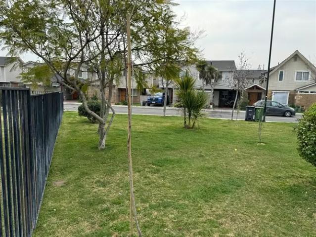 Casas en arriendo en pudahuel | hermosa propiedad dentro de condominio en enea 4 dormitorios por clp 950000.00