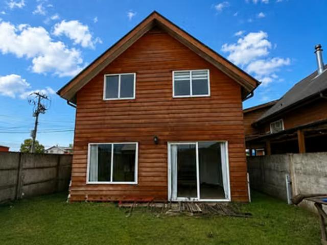 Casas en arriendo en puerto montt | casa esquina 3d3b para uso habitacional o comercial 3 dormitorios por clp 600000.00