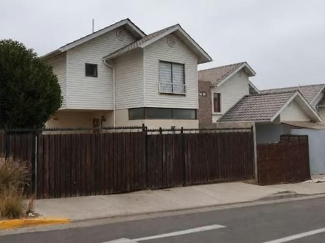 Casas en arriendo en Quilpué | Se arrienda casa sector Los Pinos Quilpué $600.00 3 dormitorios por CLP 600000.00