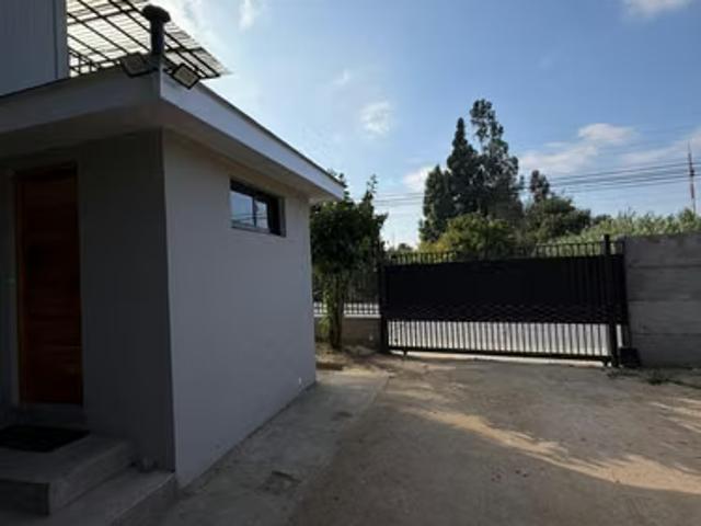 Casas en arriendo en Quilpué | Se arrienda para Instituciones, talleres, etc. 4 dormitorios por CLP 850000.00