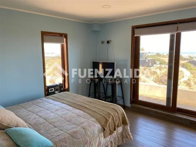 Casas en arriendo en Quintero | Casa en arriendo de 5D 5B Mantagua 5 dormitorios por CLF 54.00