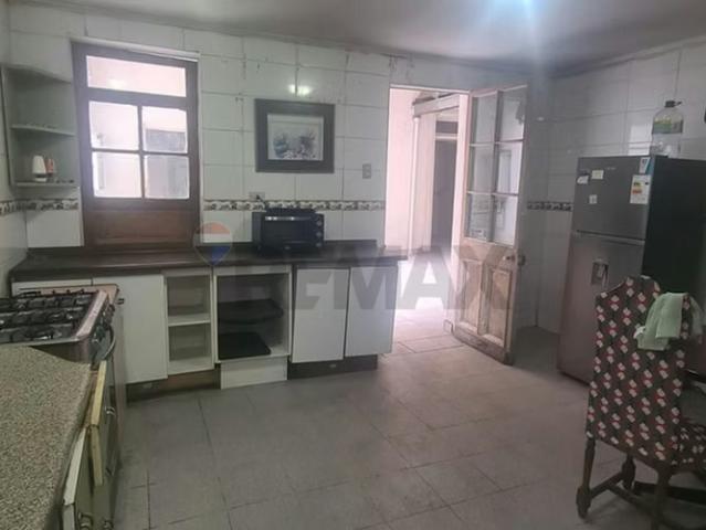 Casas en arriendo en Santiago | Excelente oportunidad casa, calle serrano 8 dormitorios por CLP 2000. 00