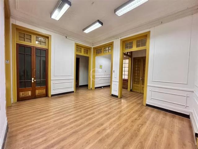 Casas en arriendo en Santiago | Para colegios, universidades, centros culturales/Huérfano 15+ dormitorios por CLF 375.00